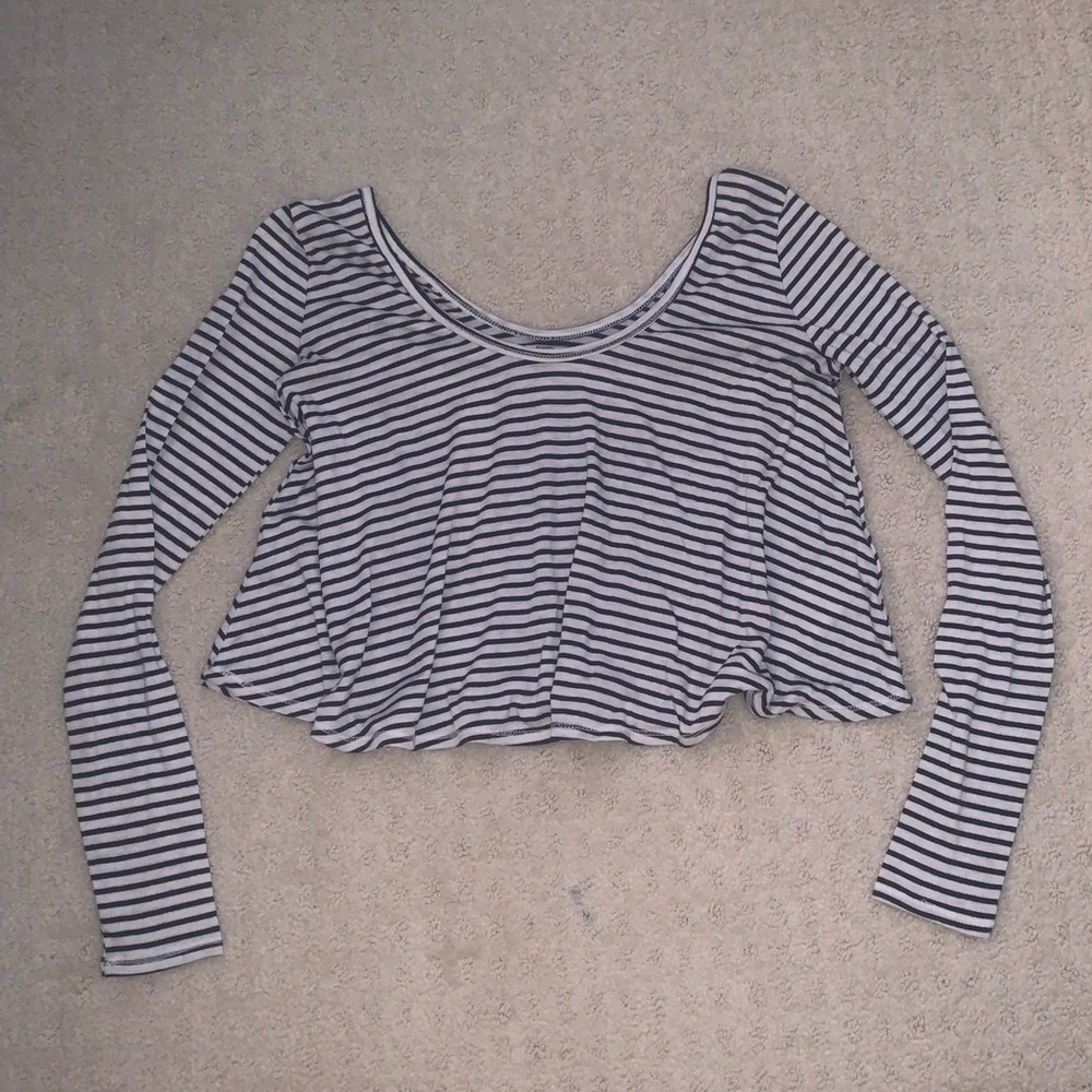 hollister flowy crop top